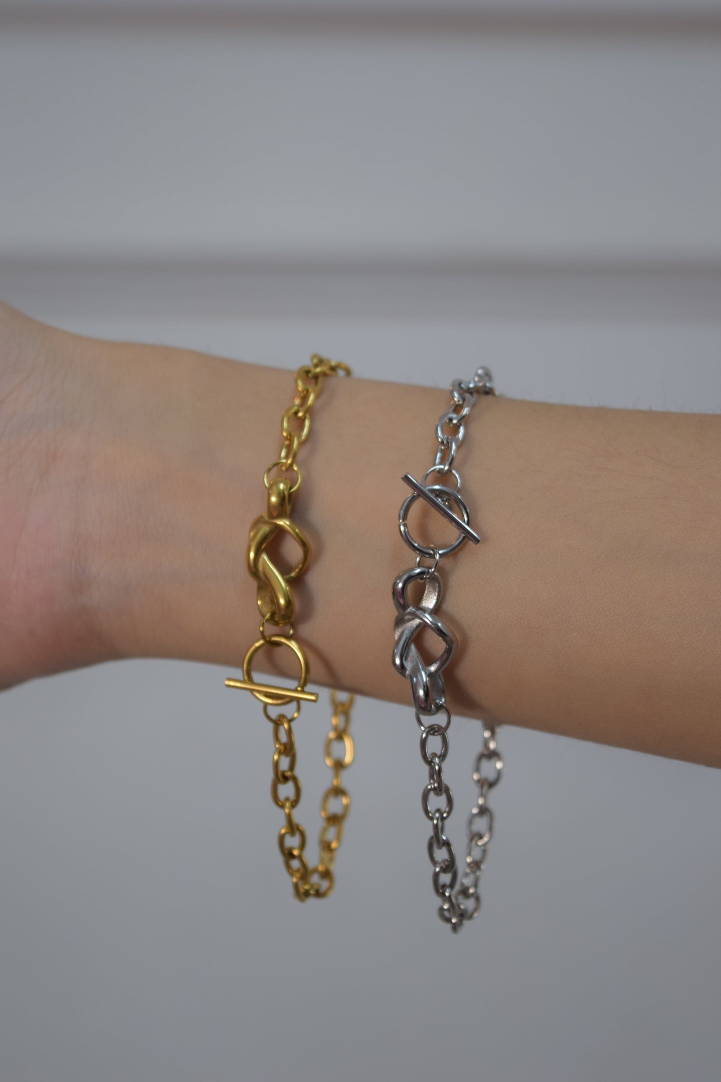 Pulsera - Nudo Corazon Dorado