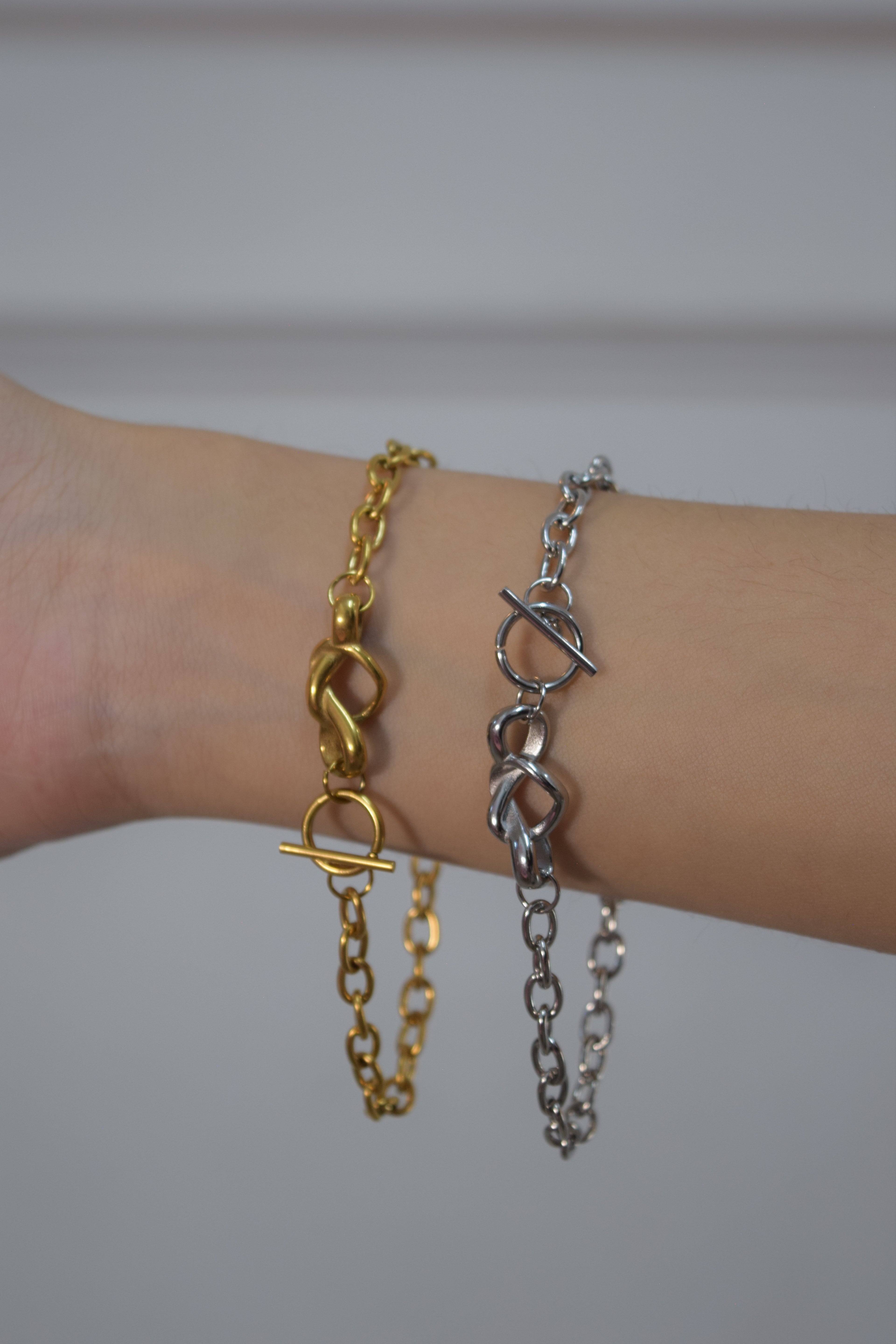 Pulsera - Nudo Corazon Dorado