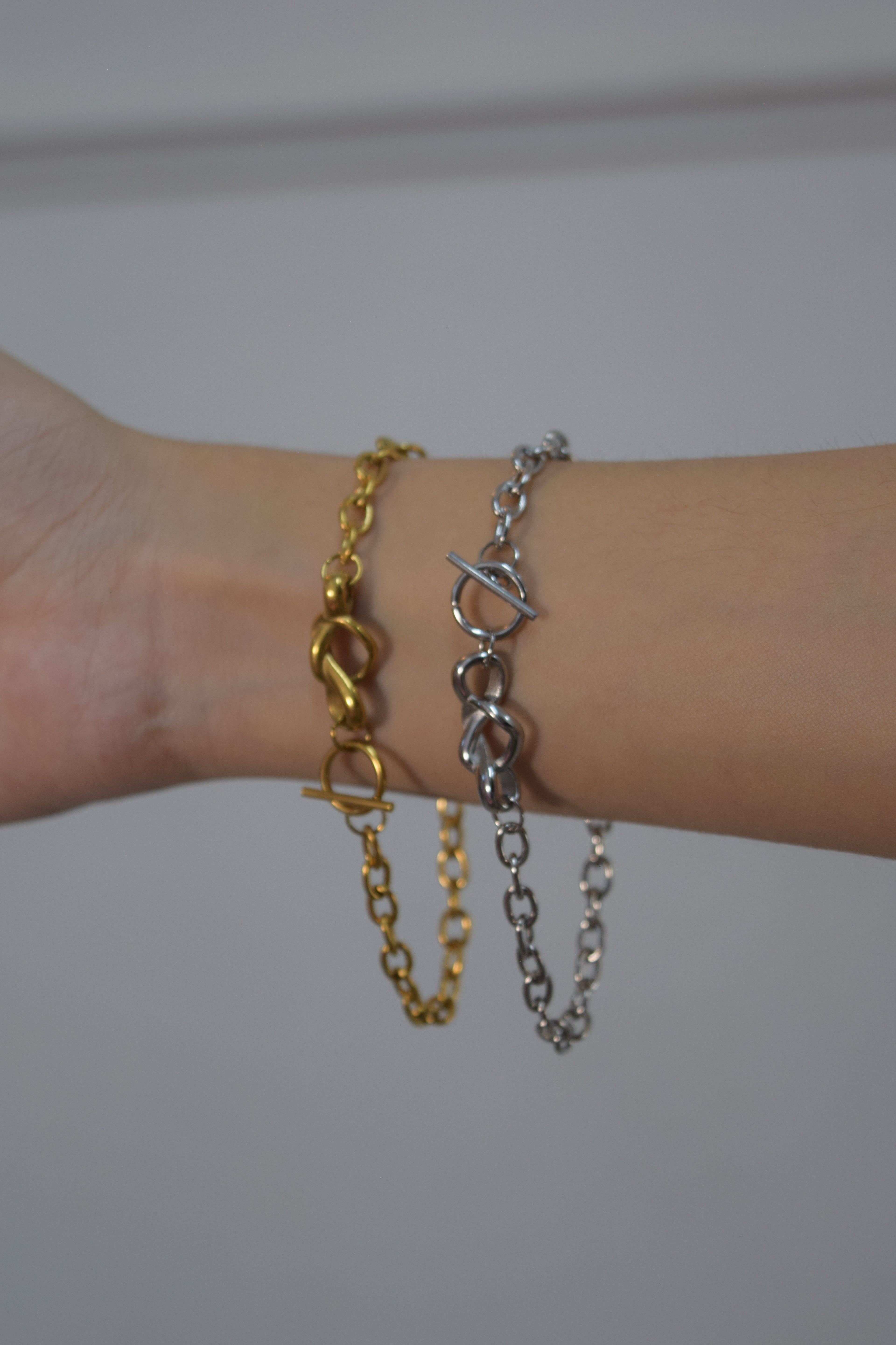 Pulsera - Nudo Corazon Dorado